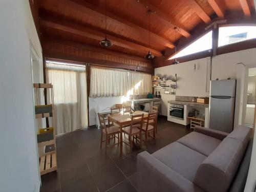 a living room with a couch and a table at Una piccola casa al mare in San Domino