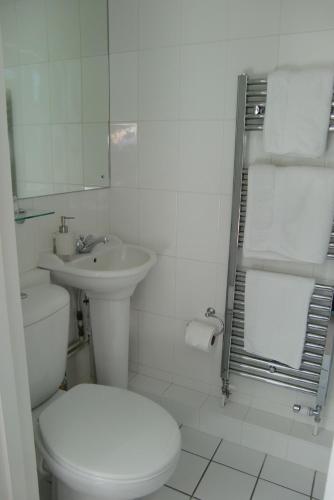 Gallery image of Hatsue Guest House in Camberley