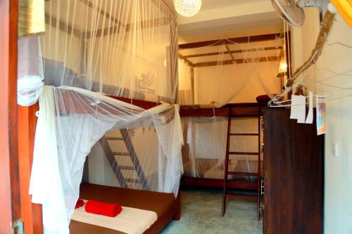 Postel nebo postele na pokoji v ubytování Chez Podi Surf Stay
