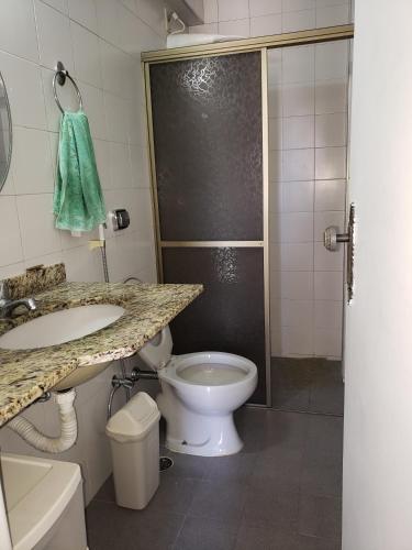 Vonios kambarys apgyvendinimo įstaigoje ÓTIMO APTO PERTO DA PRAIA