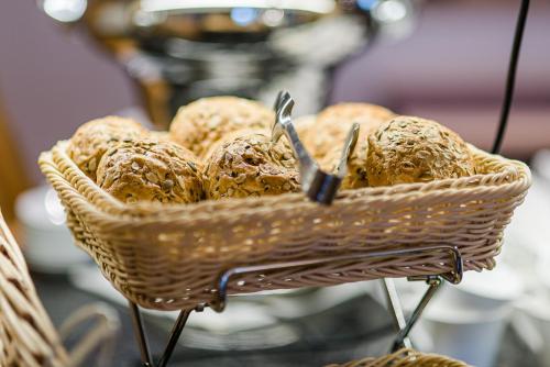 a basket of bread on a table at Romantik Hotel Ahrenberg in Bad Sooden-Allendorf
