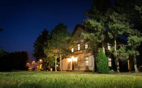 a house at night with its lights on at Locomotiv Vendégház in Hercegszántó
