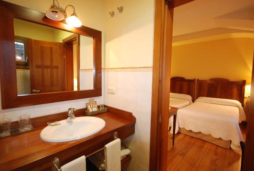
Un baño de Hotel Del Verde Al Amarillo
