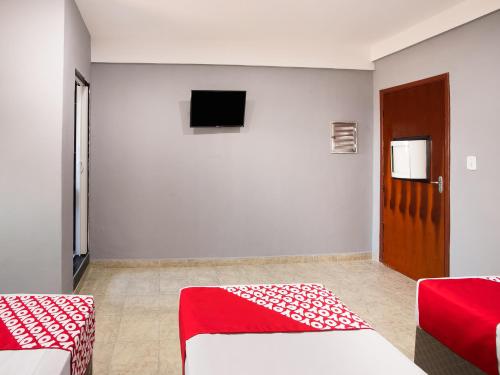 OYO Hotel Boneville, São Paulo tesisinde bir televizyon ve/veya eğlence merkezi