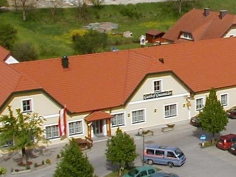 The building in which fogadókat is located
