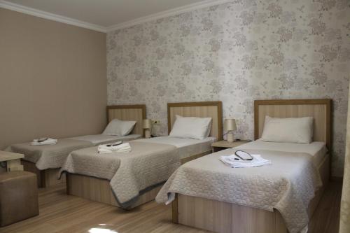 מיטה או מיטות בחדר ב-Emis Hotel