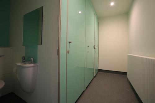 
A bathroom at Murray Library Hostel
