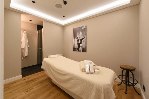 a bedroom with a bed with towels on it at Relais & Châteaux Landhaus Stricker in Tinnum