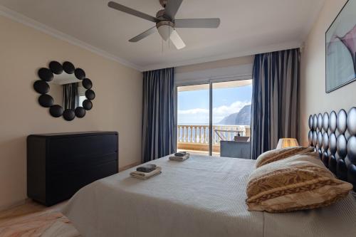 a bedroom with a bed and a large window at Apartamento Ocean View in Puerto de Santiago