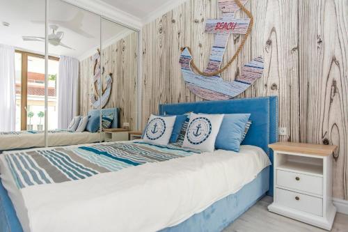 Llit o llits en una habitació de Marine by OneApartments