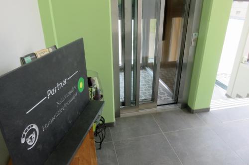 イダー・オーバーシュタインにあるDiamanthotel Idar-Obersteinの門前看板入口