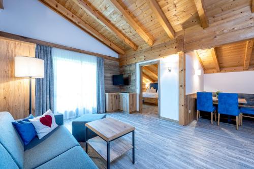 a living room with a couch and a table at B&B Appartement Das Stoaberg in Leogang