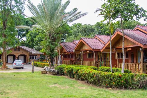 a row of houses with red roofs at Buasawan Resort & Restaurant in Kanchanaburi City