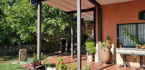 Taman di luar ApartamentosTREVEJO La Noguera villamiel