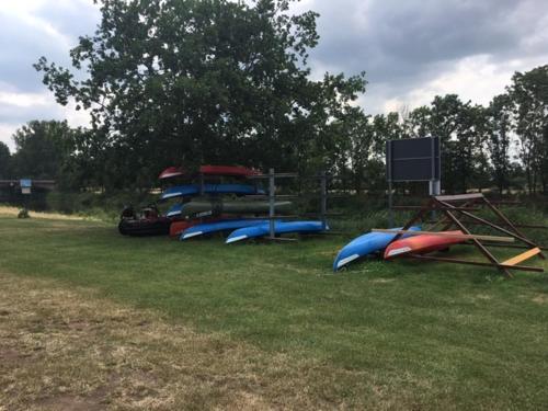 Ο χώρος παιχνιδιού για παιδιά στο Karsdorf "Alte Schule" im Burgenlandkreis