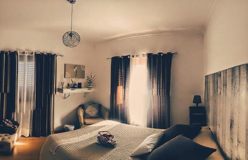 Een bed of bedden in een kamer bij Casa da Lameira