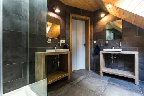 Ένα μπάνιο στο ŻŁOBINA Apartament