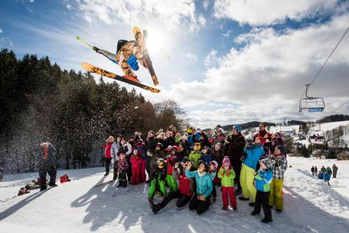 a crowd of people watching a skier in the air at ProFamily Hotel TOP Benecko in Benecko