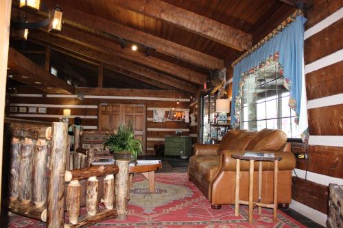 a living room with a couch and a table at Great Smokies Inn - Cherokee in Cherokee