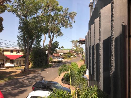 a street with cars parked on the side of a building at Holland Lodge Paramaribo in Paramaribo