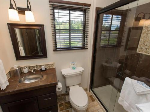 a bathroom with a toilet and a shower and a sink at Columbia Cliff Villas in Hood River