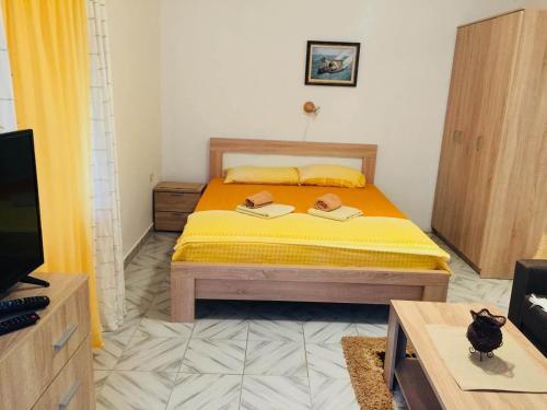 Posteľ alebo postele v izbe v ubytovaní Apartments Kostić