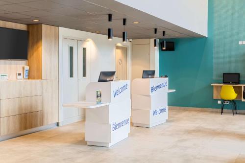 an office with boxes on the floor at BEST WESTERN HOTEL DIJON QUETIGNY in Quétigny
