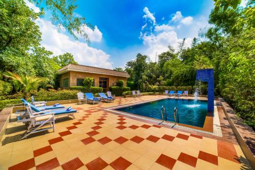 The swimming pool at or close to Lemon Tree Wildlife Resort, Bandhavgarh