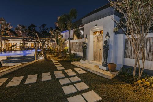 Бассейн в LGood Lembongan Island Villas или поблизости
