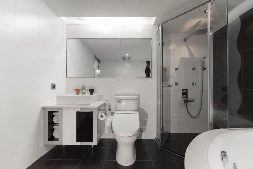 a bathroom with a toilet and a shower and a sink at Saual Keh Hotel in Taipei