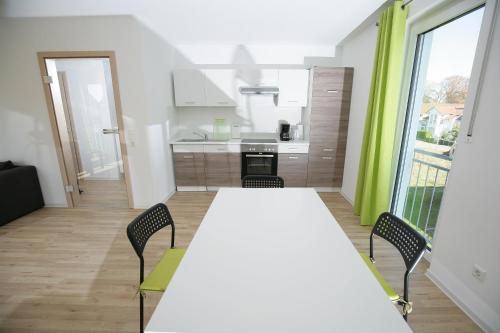 Hotel am Baronenwaldにあるキッチンまたは簡易キッチン