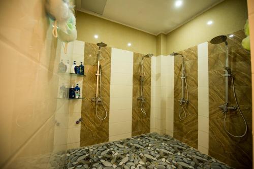 Phòng tắm tại 3MG Lakeside Hotel