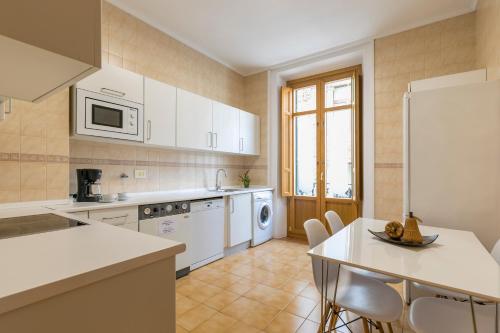 Gran Via 3 by Forever Rentals