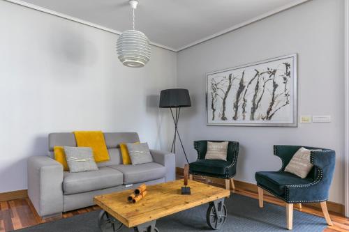 Gran Via 3 by Forever Rentals
