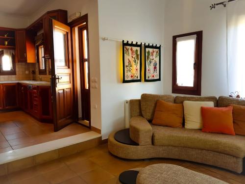 Gallery image of Sunshine house for 9, cozy set up,verandas, sea view. in Karterados