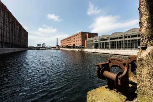 Titanic Hotel Liverpool photo