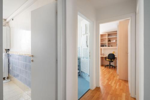 a hallway with a door leading into a room at Ca' Coriandolo in Venice