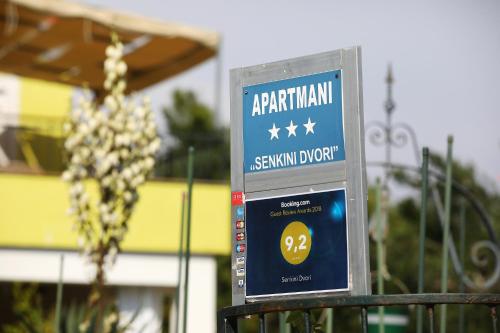 a sign for a parkanan savannahatownatown idiot at Senkini Dvori in Sutomišćica