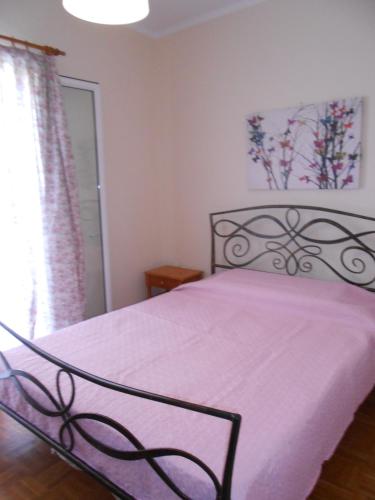 A bed or beds in a room at Milka's old Corfu town apartment