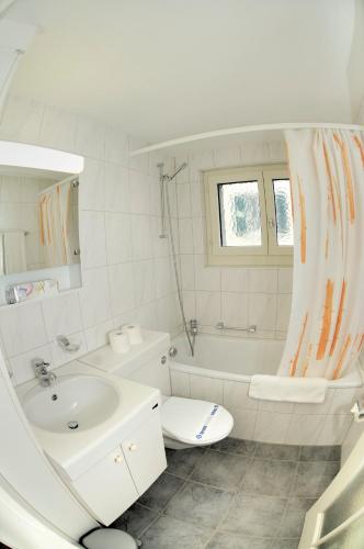 Executive Studio - Crown 28