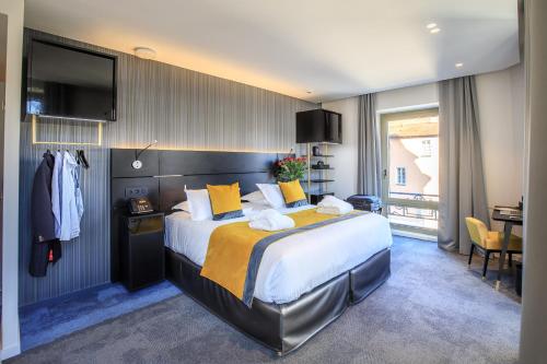 Gallery image of HÔTEL & SPA Panorama 360 in Mâcon