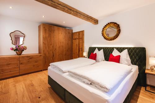 Postel nebo postele na pokoji v ubytování Appartementhaus Plainstöckl Hotel Gasthof Maria Plain