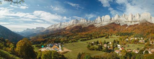 a village in front of a large mountain at ETERPA Les chalets de Pré Clos en Vercors in Saint-Andéol
