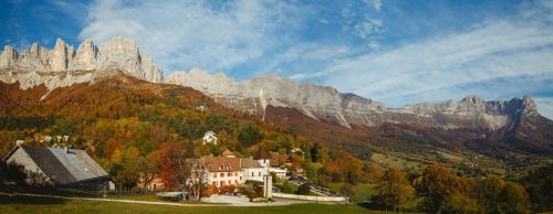 a house on a hill in front of a mountain at ETERPA Les chalets de Pré Clos en Vercors in Saint-Andéol