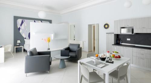 ナポリにあるDioniso’s Luxury Apartments Municipioのギャラリーの写真