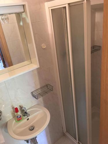 Bilik mandi di Apartments Klabjan