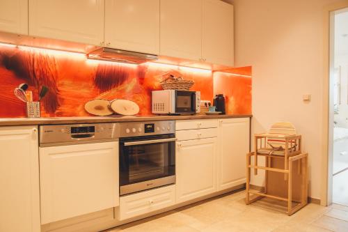 Una cocina o zona de cocina en Weingut Leininger Ferienwohnungen