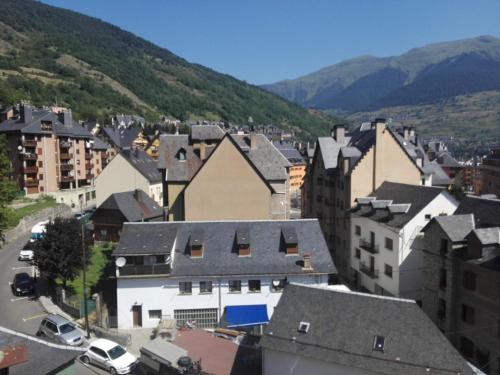 Fotografie z fotogalerie ubytování PISO VIELHA CENTRICO con vistas y wifi v destinaci Vielha