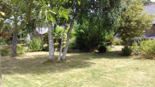 Ein Garten an der Unterkunft Gite kerblouc'h