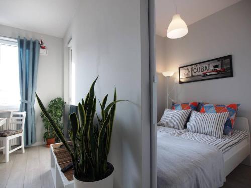 Posteľ alebo postele v izbe v ubytovaní Airport Residence Blue